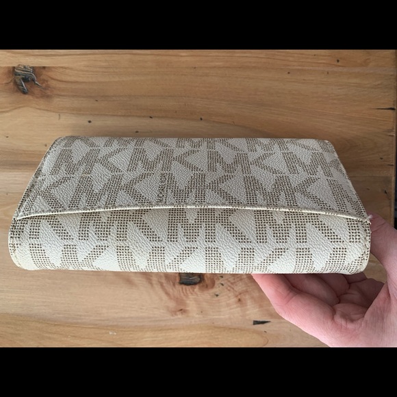 Michael Kors Wallet - Picture 8 of 10